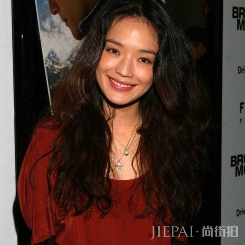 论发型的重要性，舒淇换发型后网友直呼：想去剪同款