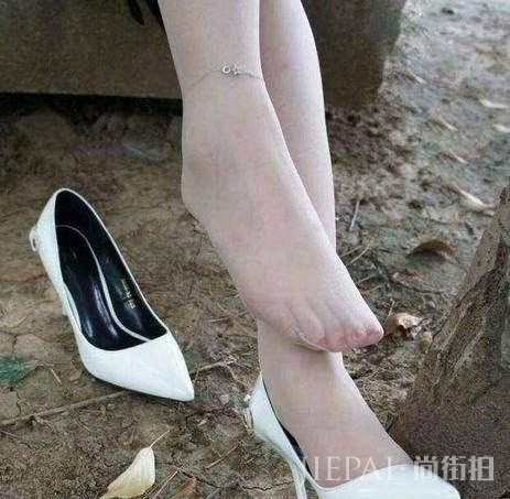永不过时的尖头细跟设计,高端大气,尽显你的高贵气质