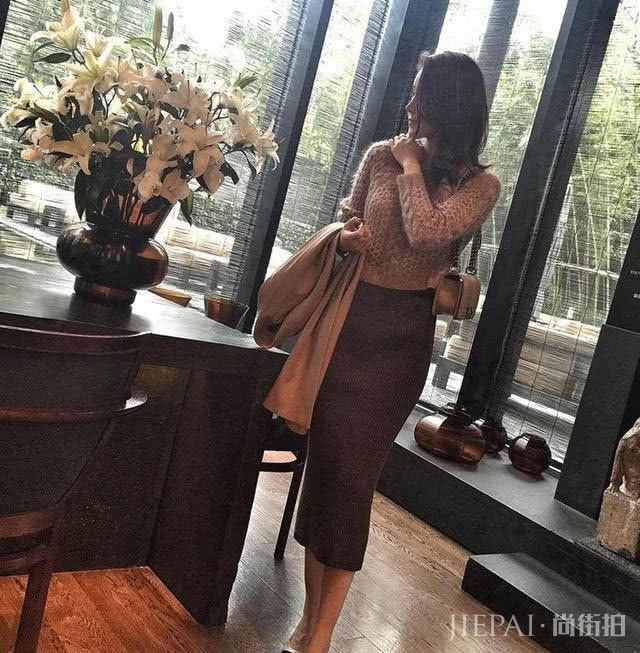 有种女装:叫“毛衣套装裙”,实在太漂亮了,美的不可芳物