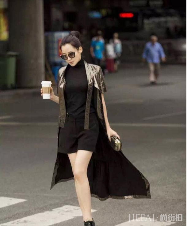 还是许晴时尚大气,49岁仍从容如少女