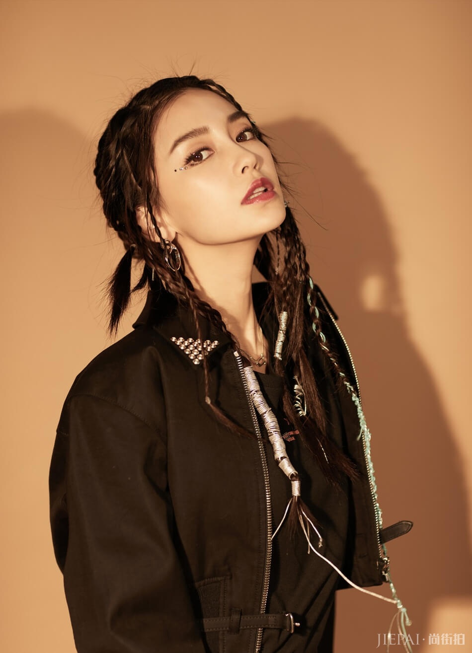 angelababy脏辫野性十足 打碟变身嘻哈rapper