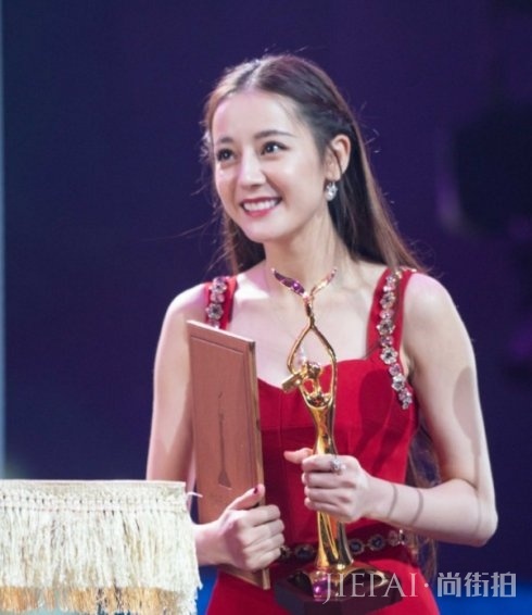 迪丽热巴击败孙俪殷桃刘涛夺金鹰奖视后,为何网友不开心?
