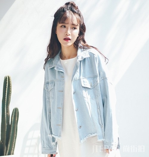 帅气女牛仔外套搭配 秋季玩转男友风
