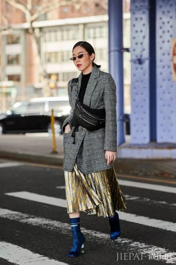西装配裙子怎样搭好看 看欧美街头潮人这样穿搭提升回头率200%