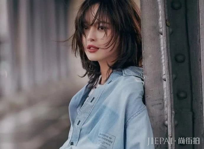长发辛芷蕾毫无亮点,但剪短后很多人想要同款