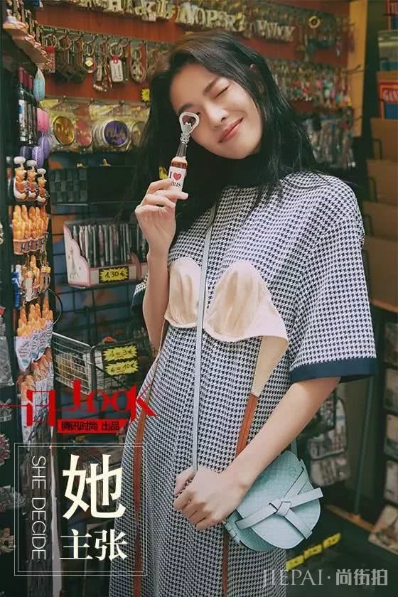 怎样穿出少女感?钟楚曦的毛毛裙告诉你