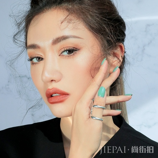 为了睡觉每天上班踩点出门 10分钟教你徒手搞定妆容