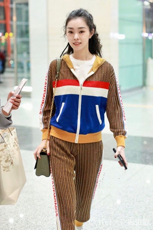 28岁宋轶挑战奶奶装，居然搭出了清纯少女感，这气质绝了