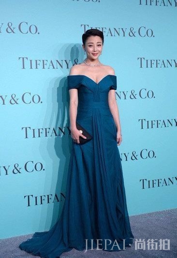 38岁殷桃金鹰节人气女演员提名,不拿奖不遗憾,一身打扮倒是很出彩!