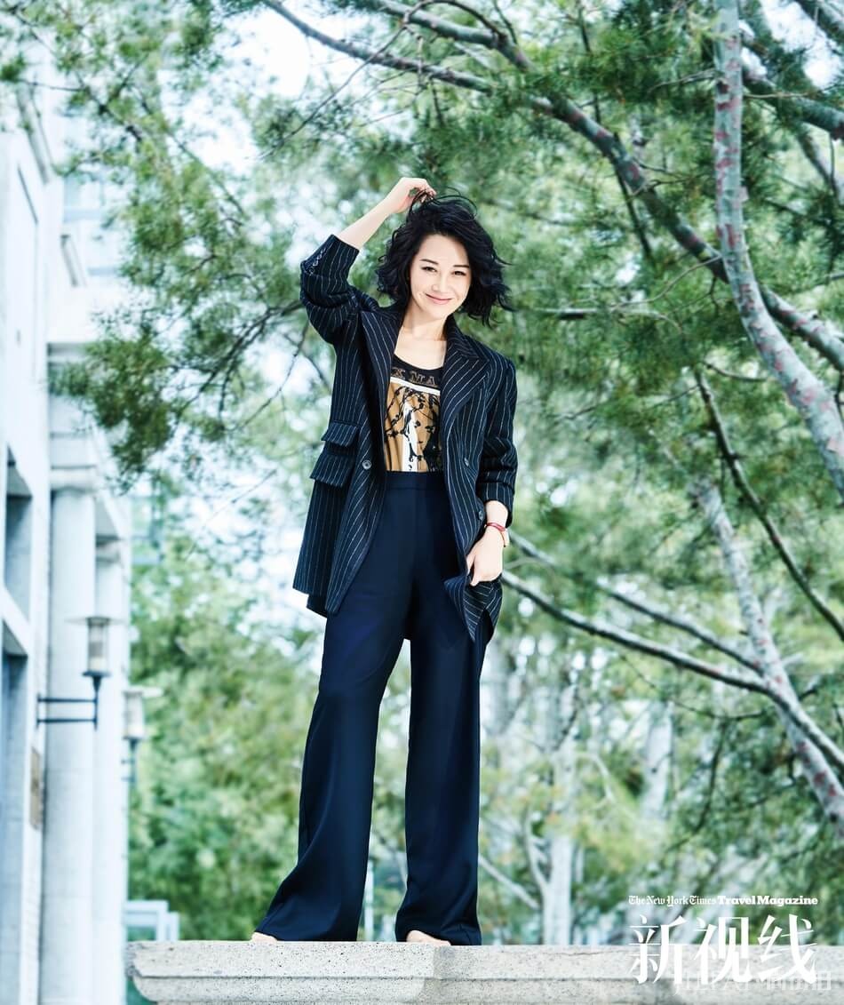 许晴最新杂志封面曝光一身黑色西装变身秋日最美的晴