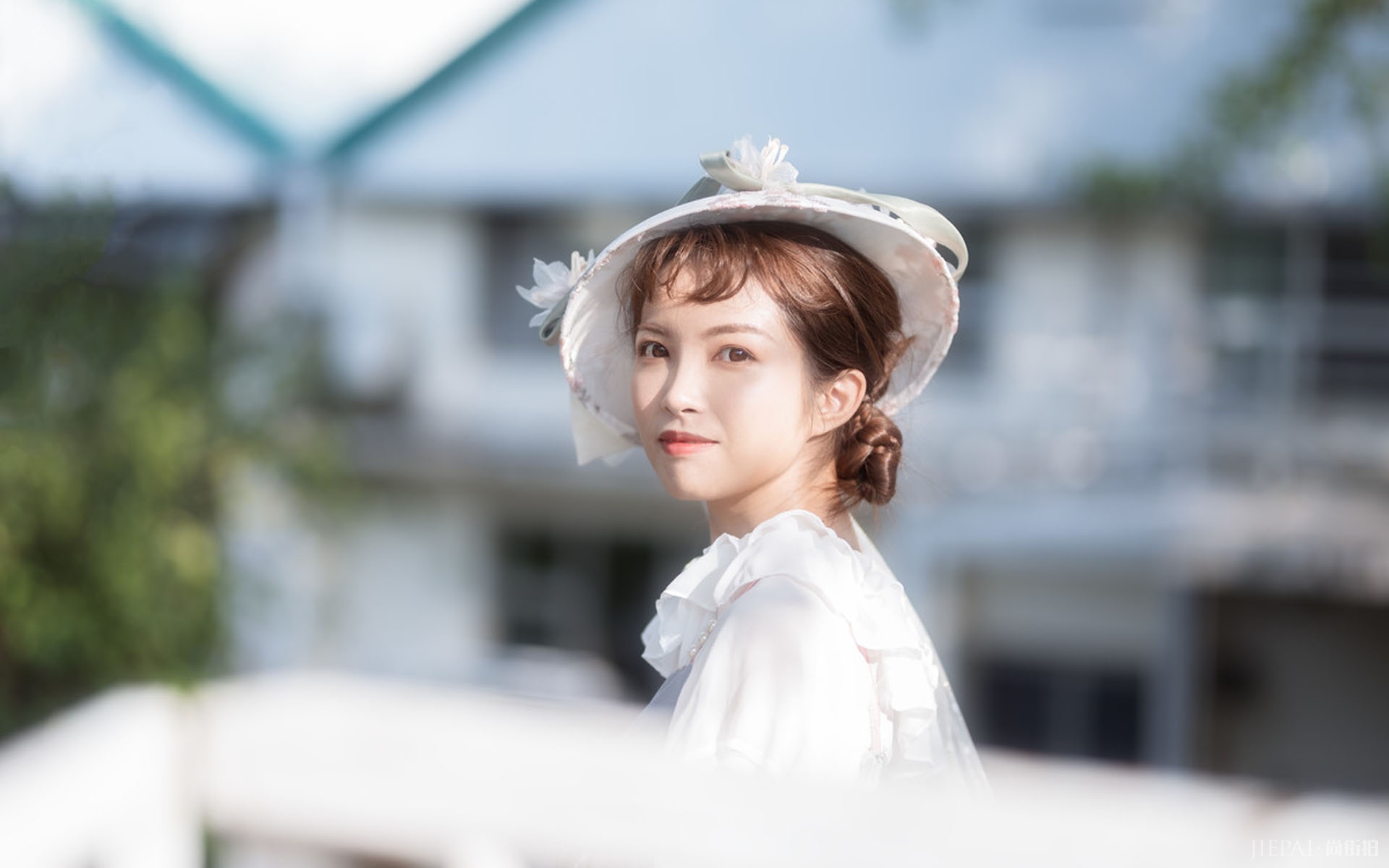 甜美优雅的少女复古写真照片欣赏