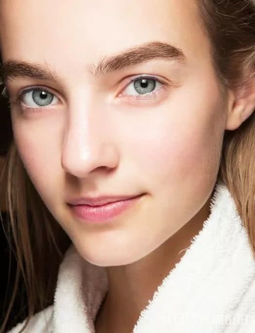 买了保湿爆款照样起干皮 ?揭秘那些被低估的保湿陷阱