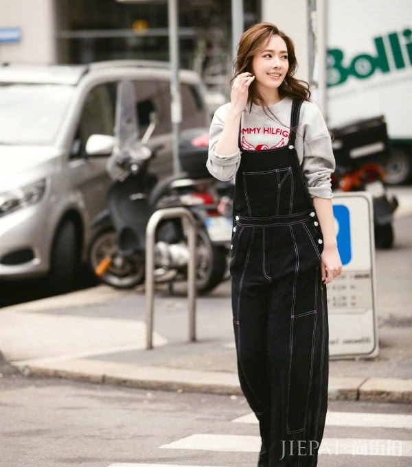 郭碧婷衣服领口这么低,大冬天的不怕冷吗?