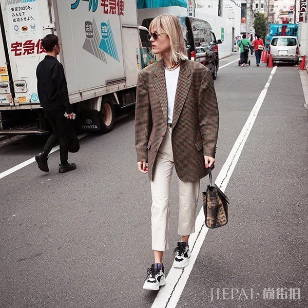 街拍知名时尚博主Linda Tol最新秋冬穿配