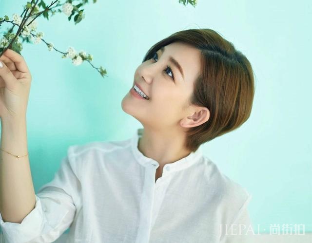 穿不出蔡依林的妩媚,唱不出孙燕姿的韵味,她却火了接近20年?