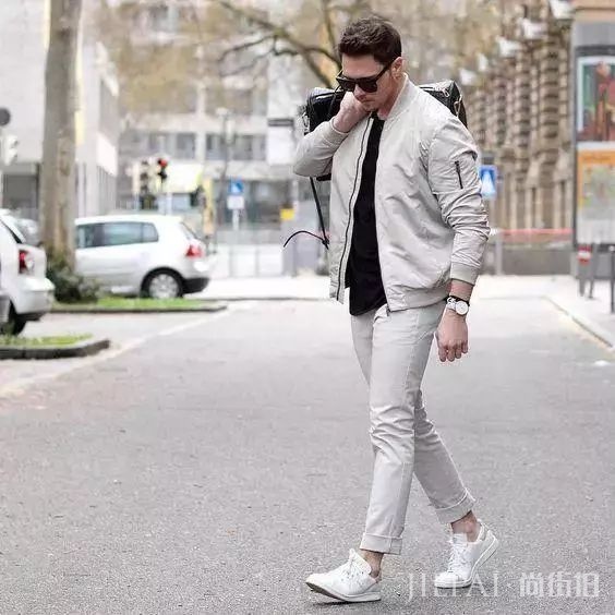 这5种裤款搭小白鞋,准没错!