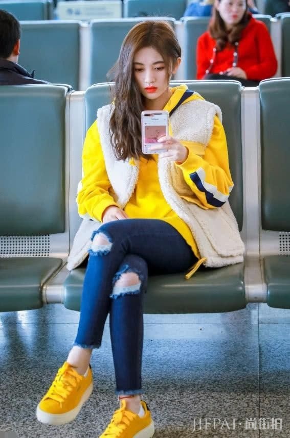 四千年美女鞠婧祎,路人镜头下比p图还美?