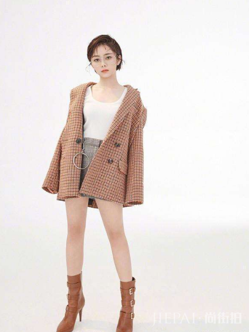 谭松韵少女颜让人服气! 背心短裙百搭造型, 没人穿得比她甜!