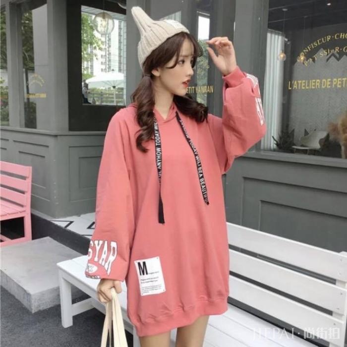 90后必学的宽松T恤穿搭,一款搞定10种不同风格