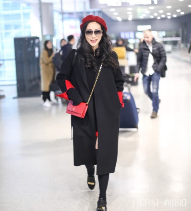 韩雪怎么做到的?将袖子挽成了花瓣形状,变身花仙子啊!