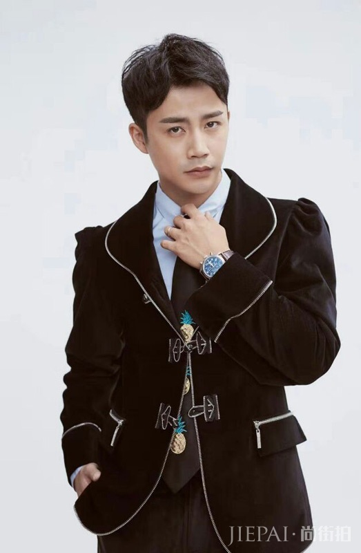 李茂英伦时尚大片曝光 钢铁直男少年气尽显