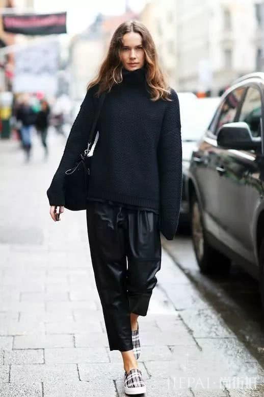 皮裤穿得好不好看，一起看下欧美潮人街拍示范吧！