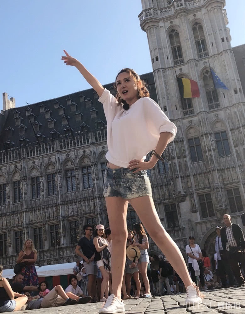 程莉莎真会扮嫩,穿橘红色公主裙青春减龄 –第3页 – 尚街拍