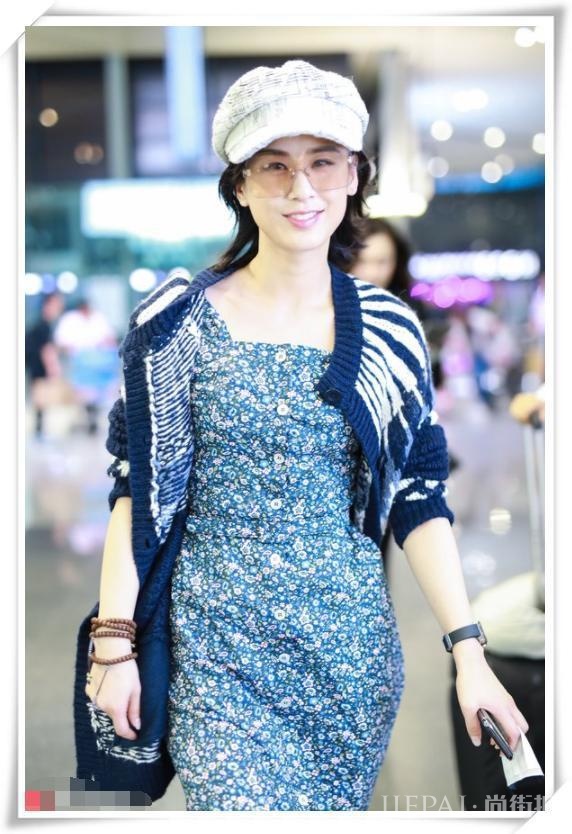 黄圣依碎花裙也穿出高级感,一般人驾驭不了!