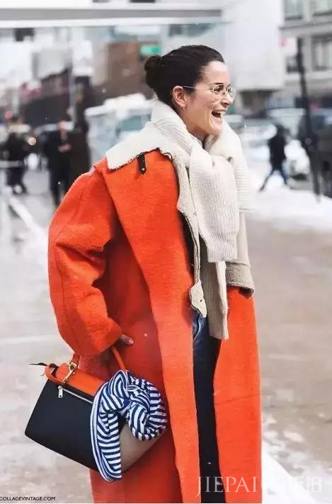 毛衣都穿错了,这样穿,才最时髦!