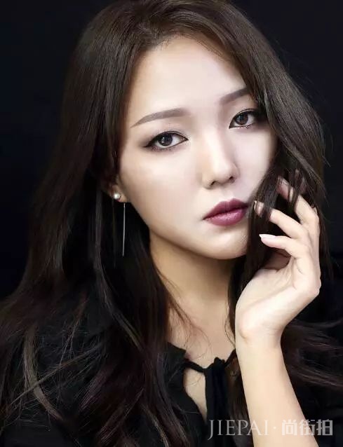 气质满满的高阶烟熏妆,美妆控们跟着一步步学起来吧