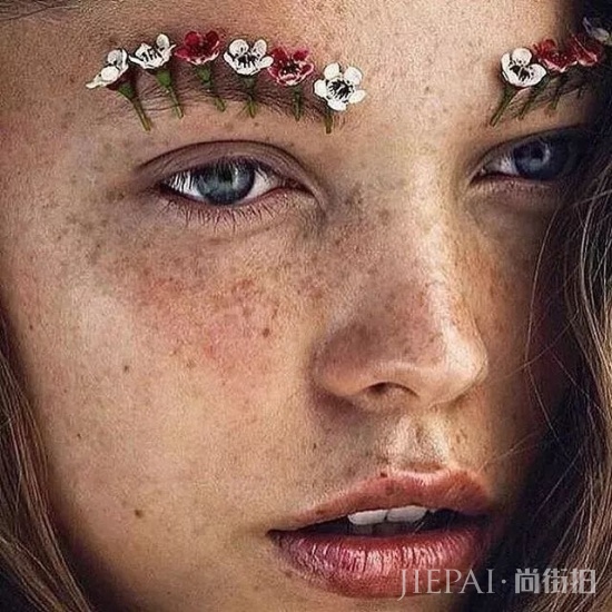 圣诞节怎么化妆 圣诞眉和闪耀唇一样来一套