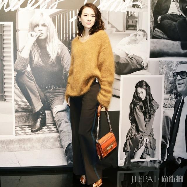 章子怡获影后穿水钻礼服,踩松糕鞋上台领奖,人美就可以放肆穿?