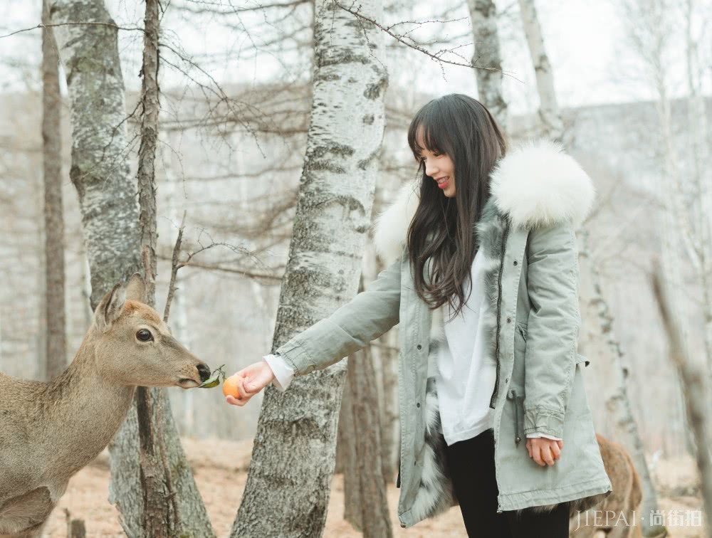 程潇参加《亲爱的客栈》,长直发搭配羽绒服清纯又仙气