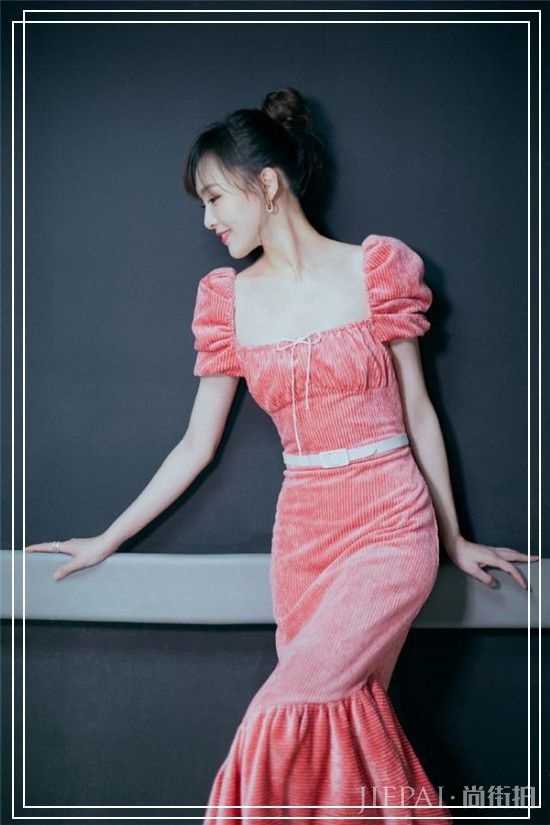 唐嫣婚后真奢侈!4万块大衣配2万块的包