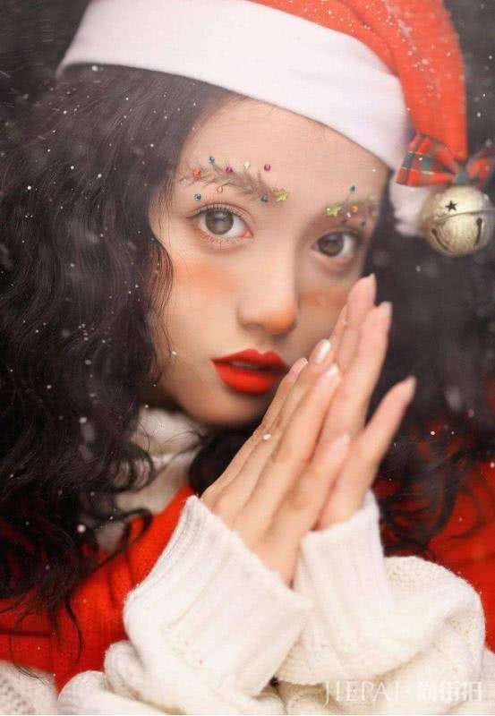 惊艳派对的圣诞梦幻妆容,还怕撩不到男神