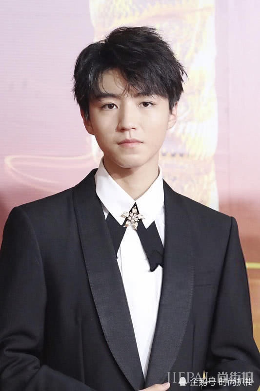 TFBOYS合体西装杀超 成年后的感觉就是不一样