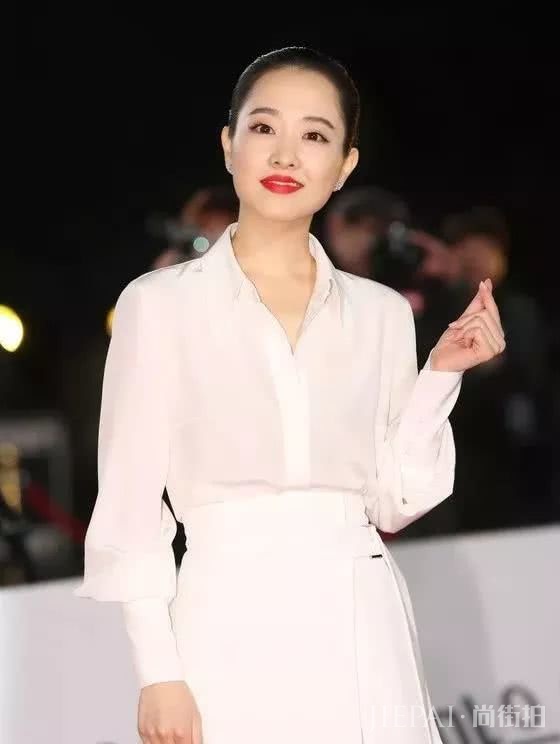 朴宝英红唇少了少女感?经典无辜妆是时候亮出来了