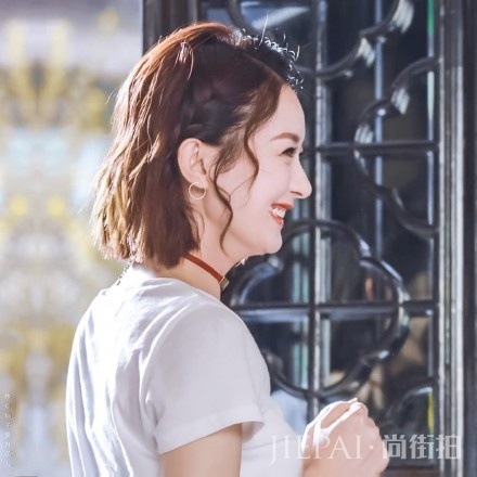 赵丽颖俏皮小卷毛颜值飙升短发妹子的福音