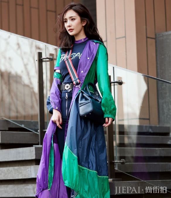 杨幂真是从小美到大,这腰看着绝对不到二尺吧!