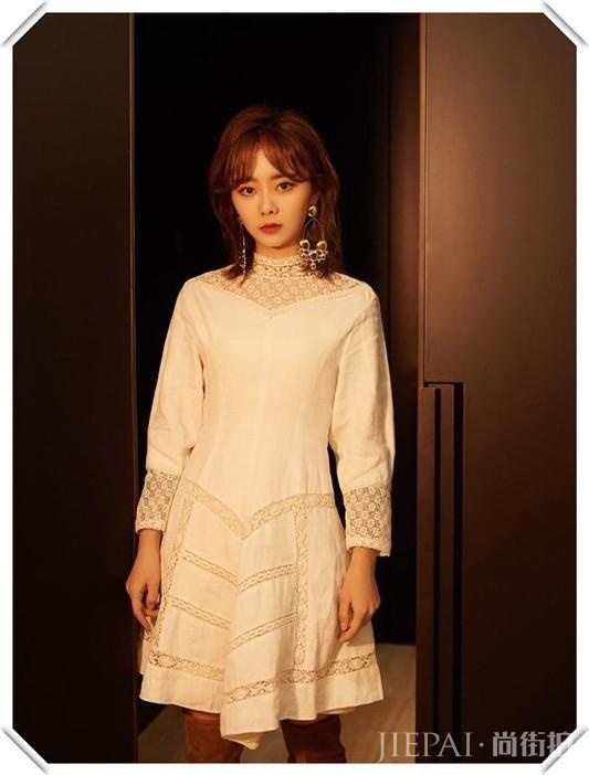 谭松韵娃娃气真别烫卷发，像吴谨言这样烫成大妈就尴尬了！