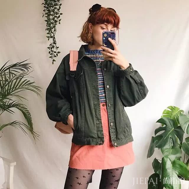 华人爱蒸汽波，英国爱脏脏鞋？看四国时尚博主复古风PK秀