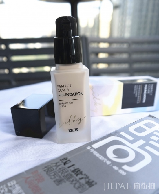 油皮秋冬适合什么粉底液 这款绝对不踩雷