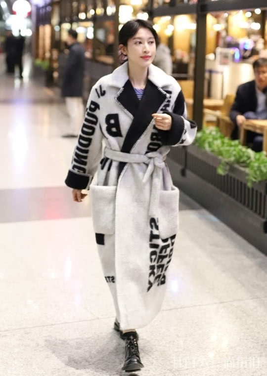 想在人群中脱颖而出?怎么能少了系带大衣