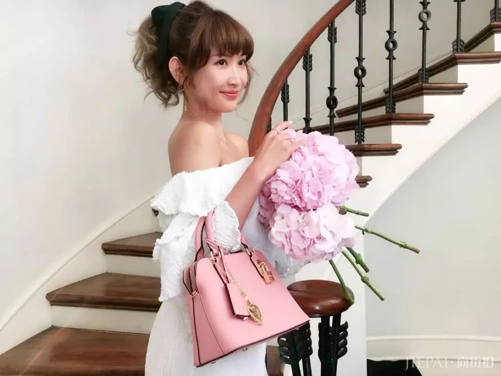 超模巨爱的SamanthaThavasa,日本妹子人手一只!