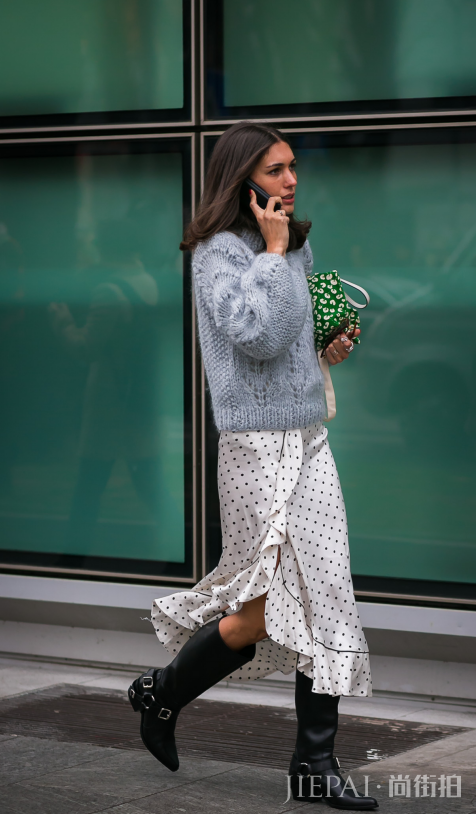 高领纯色毛衣怎么搭配 环绕颈部的温暖魅力