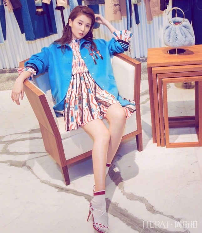乔欣身高172cm穿上开叉裙,谁注意到她的腿了?
