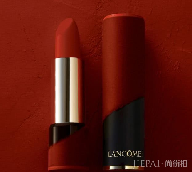 迪丽热巴的口红也太好看了吧！但这个色号现在最显白