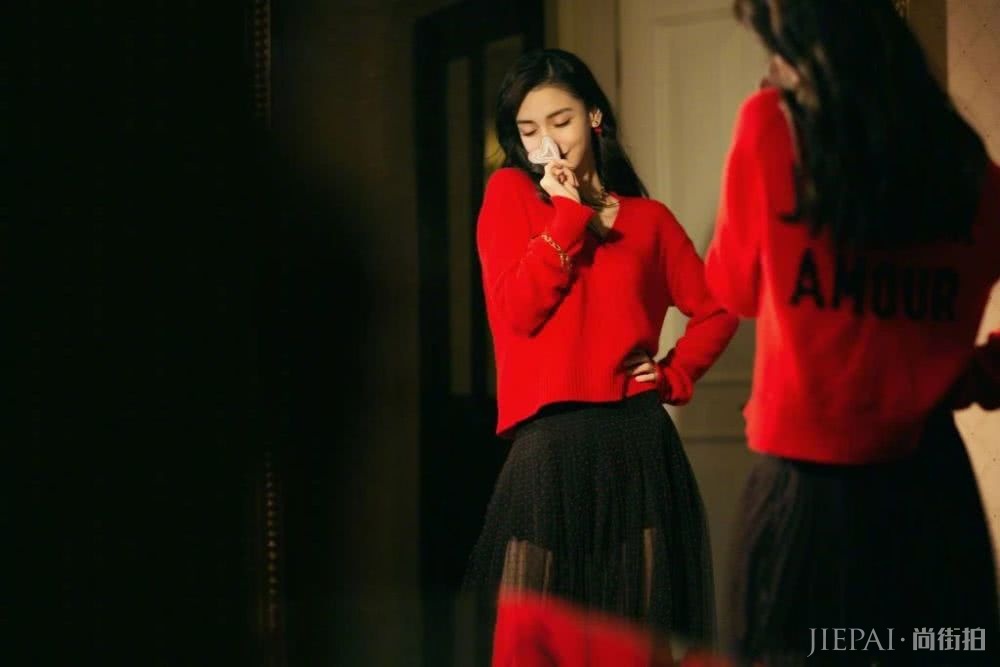 杨颖小细腿＋高腰线双尾辫甜度满分！