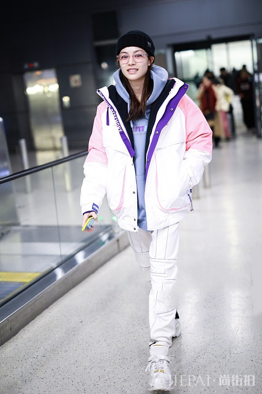 钟楚曦的红白条纹，美得不可一世!