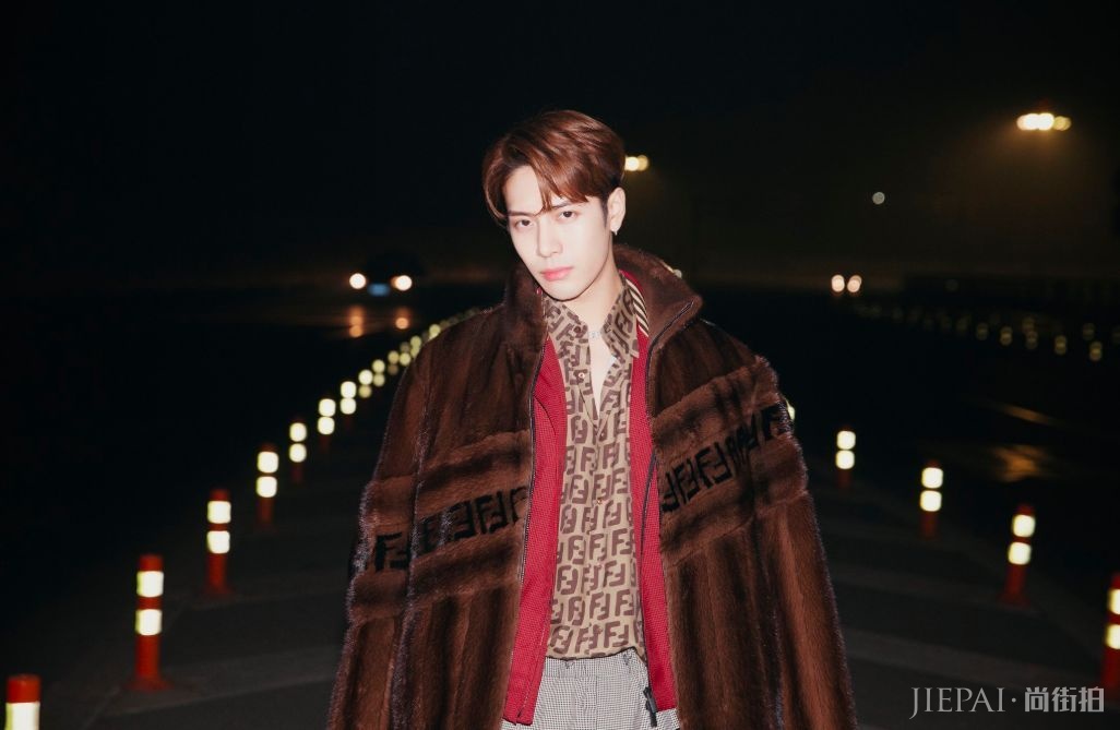 王嘉尔的一句“I’m from China”燃爆了Fendi 秀场!